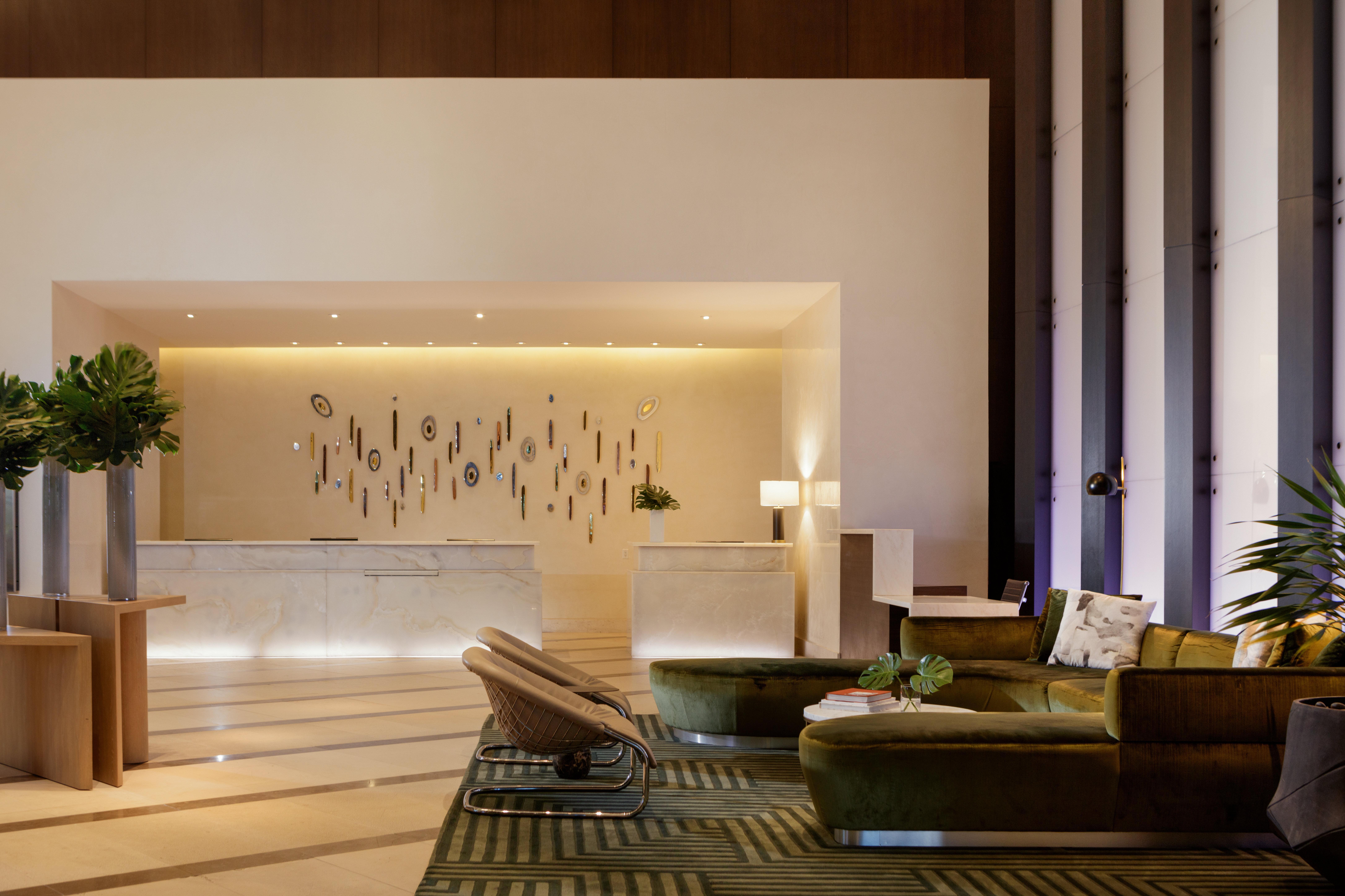 킴턴 에픽 호텔 마이애미 외부 사진 The lobby of the hotel