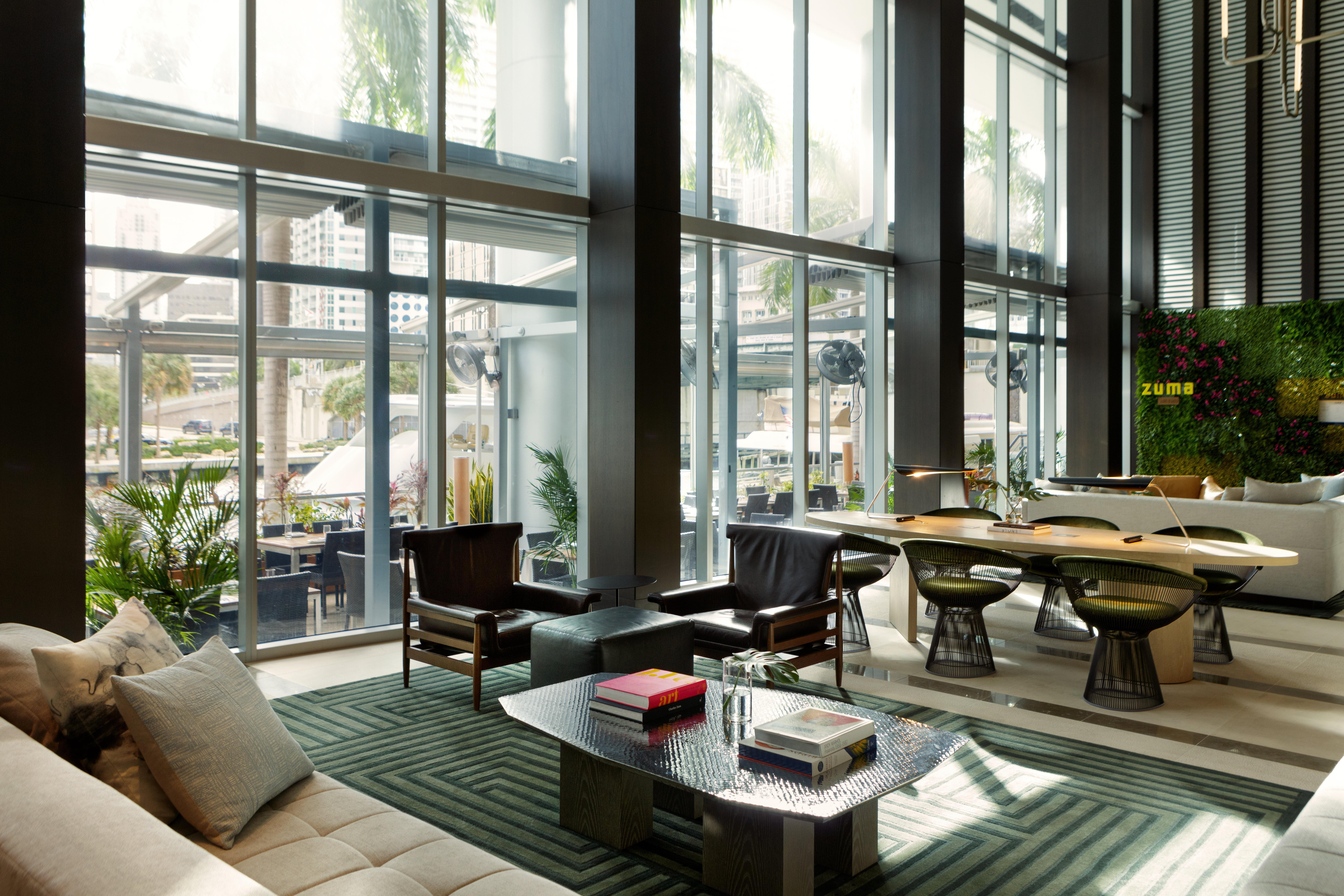 킴턴 에픽 호텔 마이애미 외부 사진 The lobby of the hotel