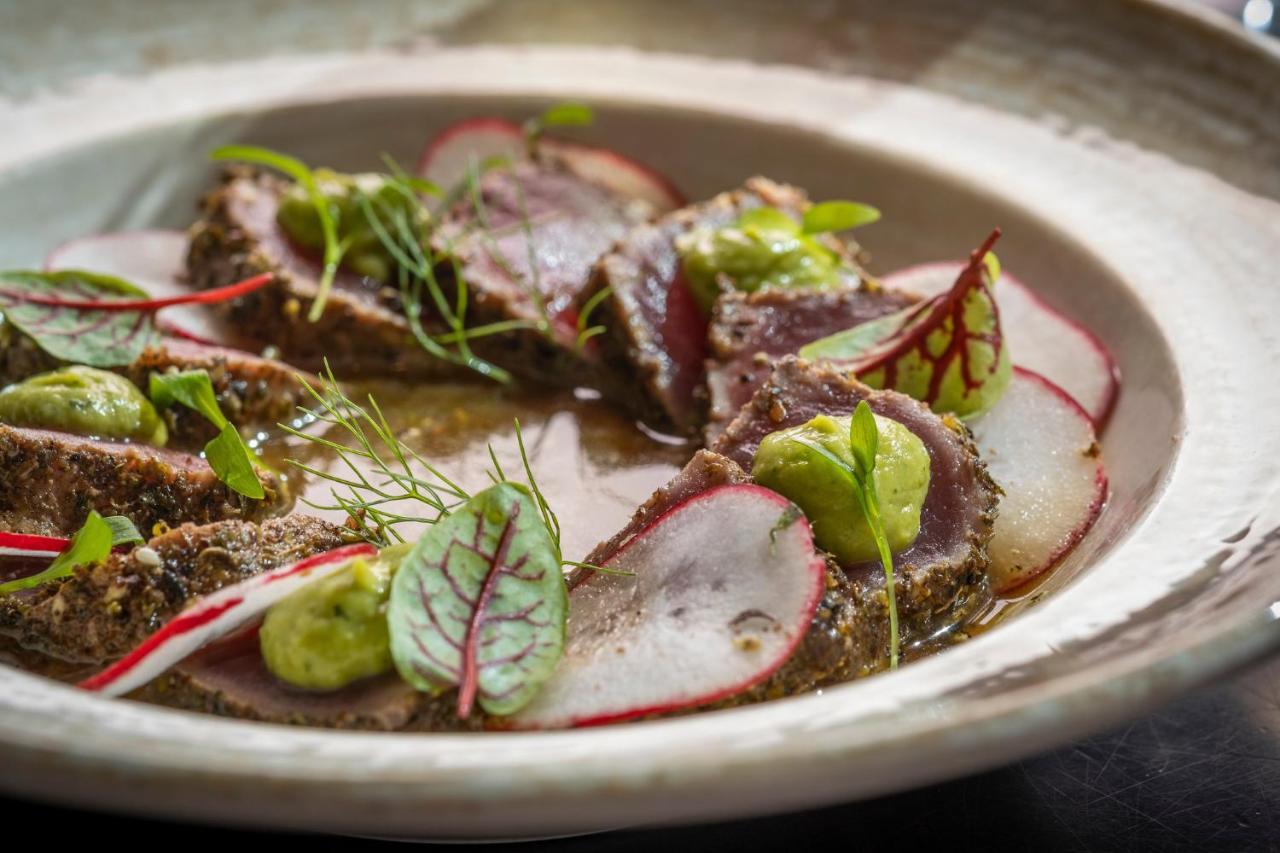 킴턴 에픽 호텔 마이애미 외부 사진 A dish of cured and smoked fish