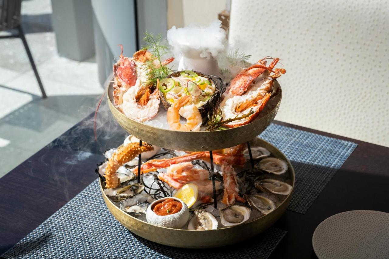 킴턴 에픽 호텔 마이애미 외부 사진 A seafood platter
