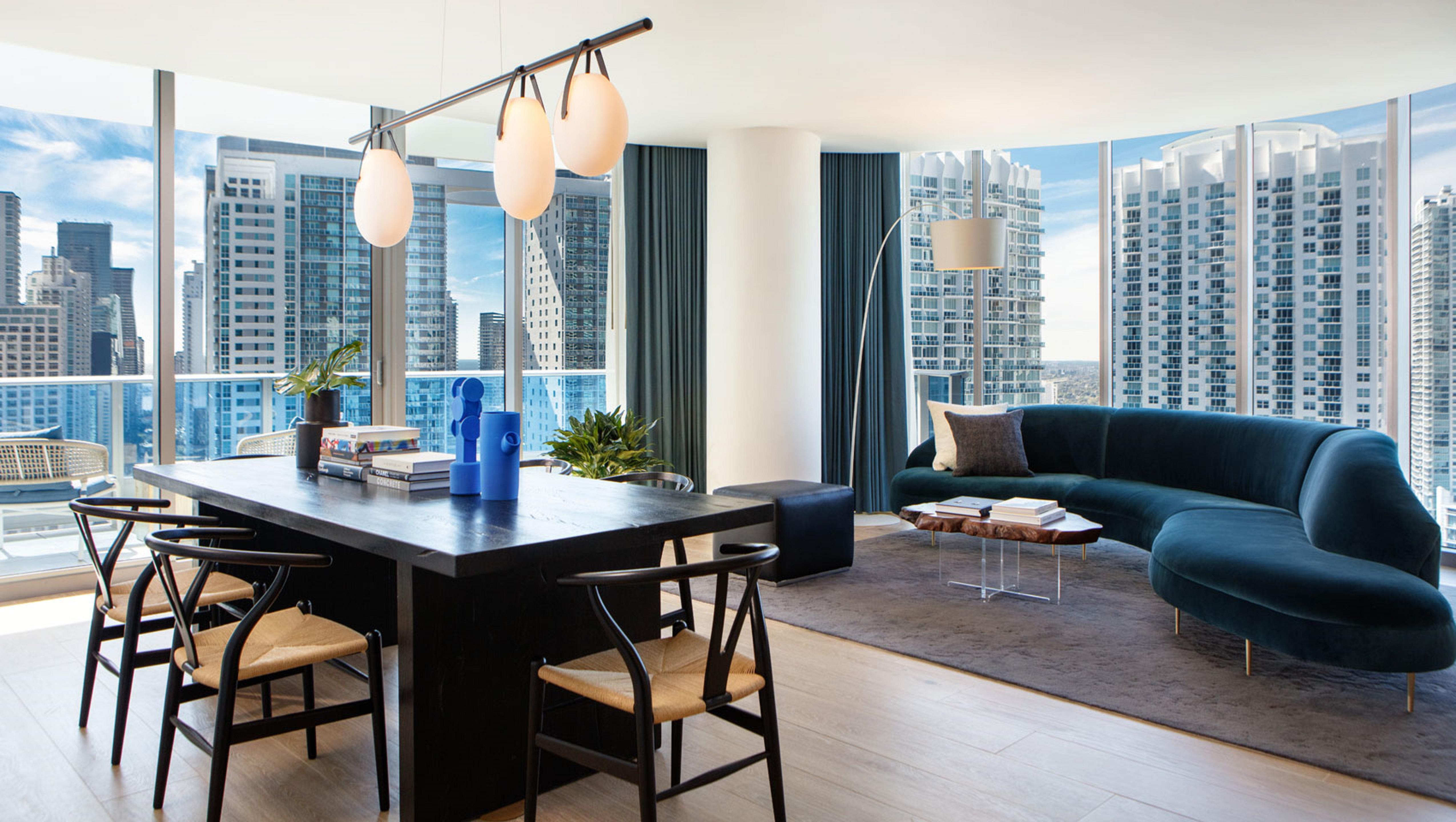 킴턴 에픽 호텔 마이애미 외부 사진 A living room at the Ritz-Carlton, South Beach