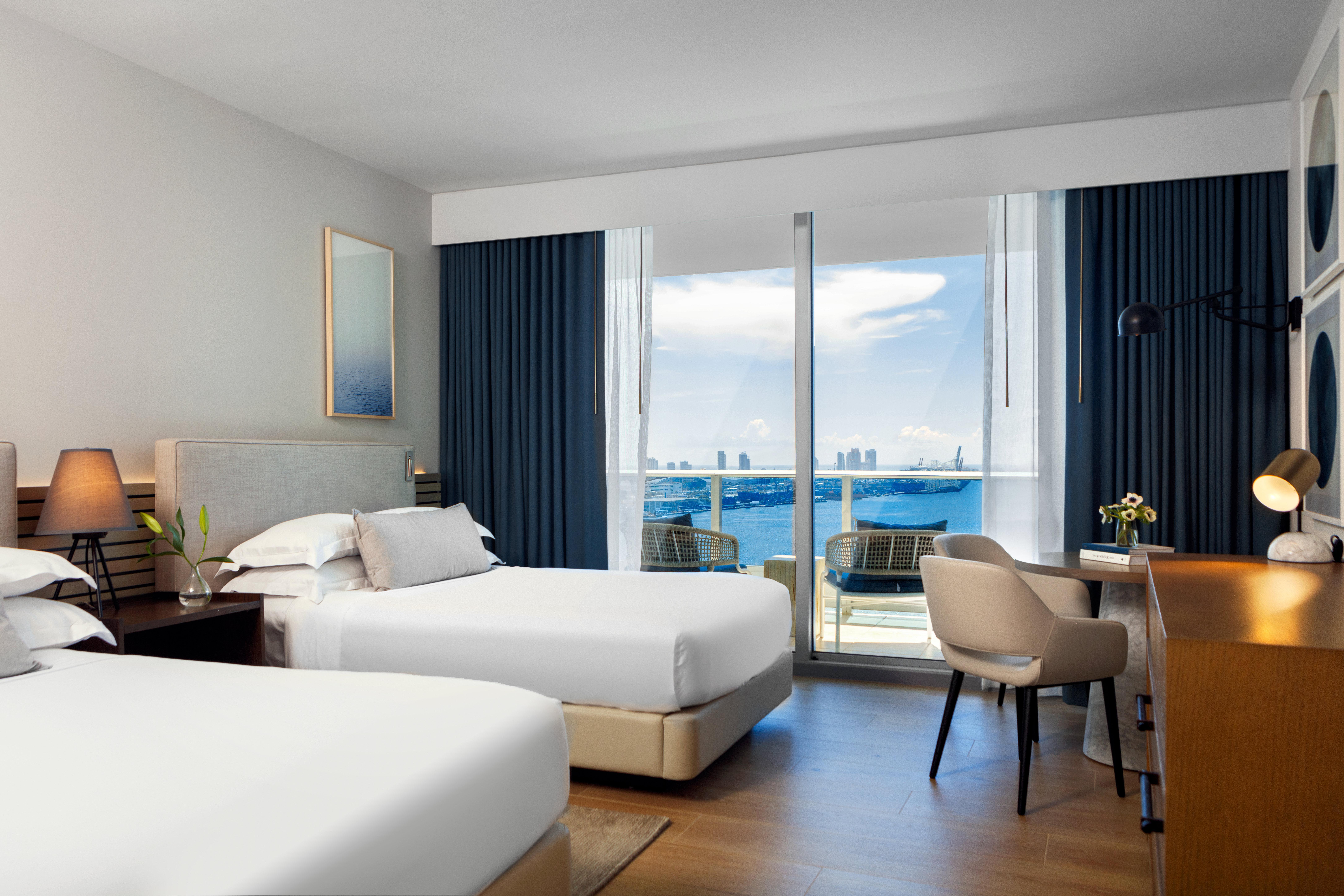 킴턴 에픽 호텔 마이애미 외부 사진 A guest room at the Hilton San Diego Bayfront