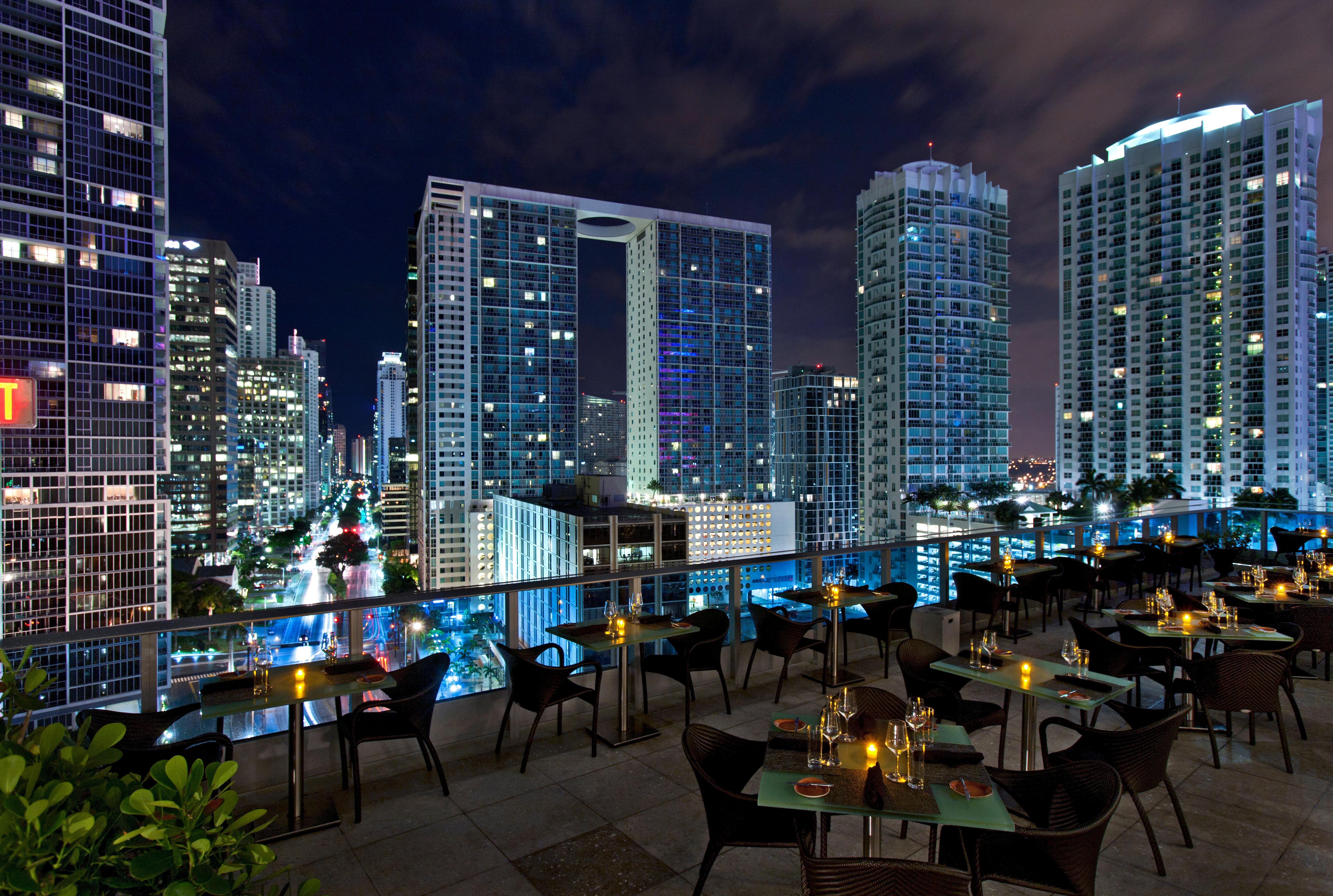 킴턴 에픽 호텔 마이애미 외부 사진 View from the rooftop bar