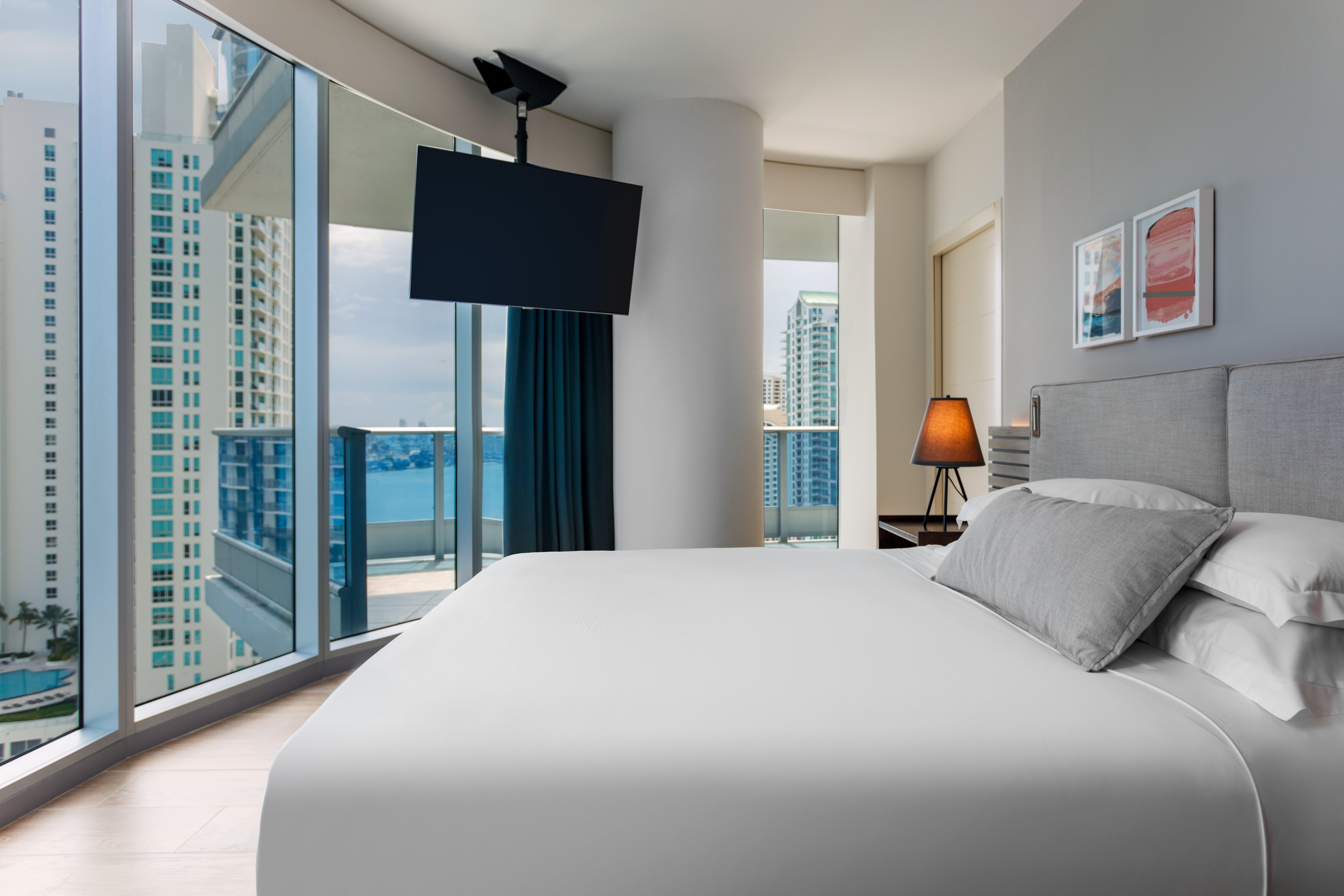 킴턴 에픽 호텔 마이애미 외부 사진 A bedroom at the hotel
