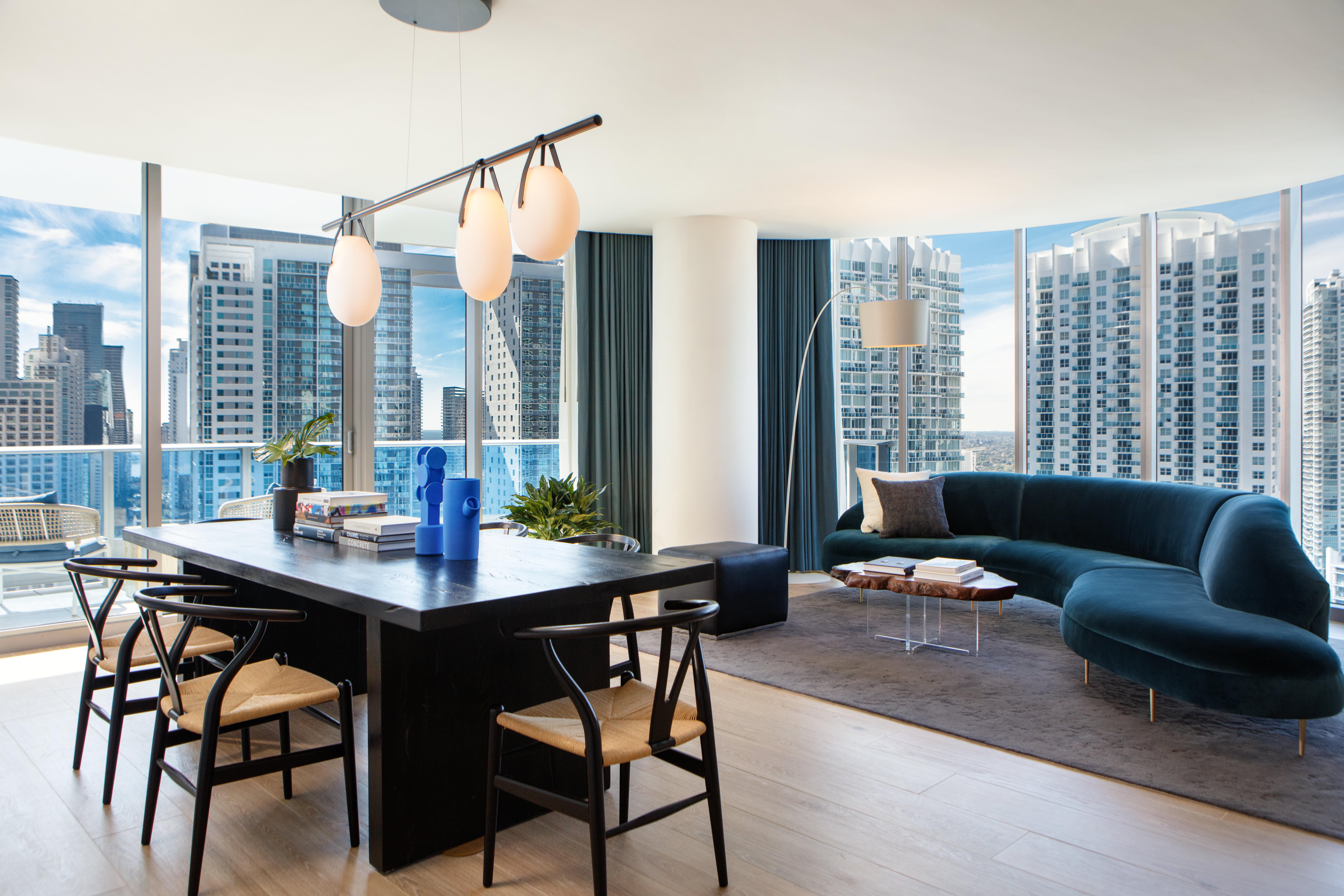킴턴 에픽 호텔 마이애미 외부 사진 A living room at the Ritz-Carlton, South Beach